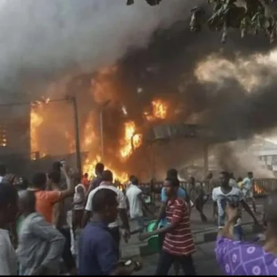 BREAKING : Fire outbreak in popular Lagos estate