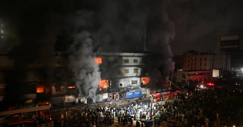 At least six de@d and 20 injured after fire rips through shopping centre