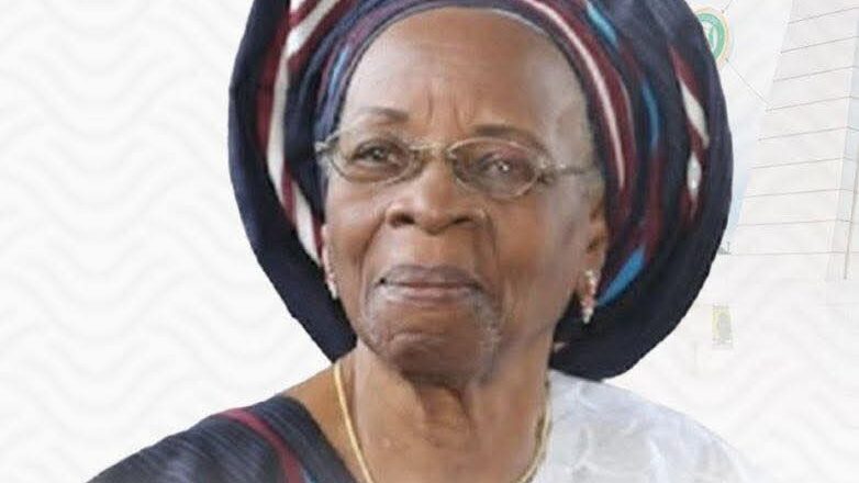 Lucia Onabanjo, Wife of Ogun’s First Civilian Governor, Dies at 100