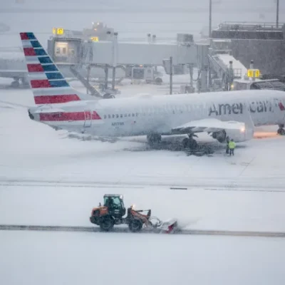 10,000 US flights cancelled as historic snowstorm turns deadly