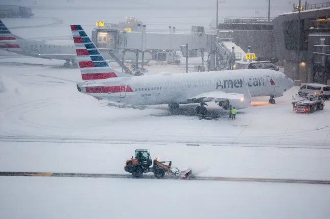 10,000 US flights cancelled as historic snowstorm turns deadly