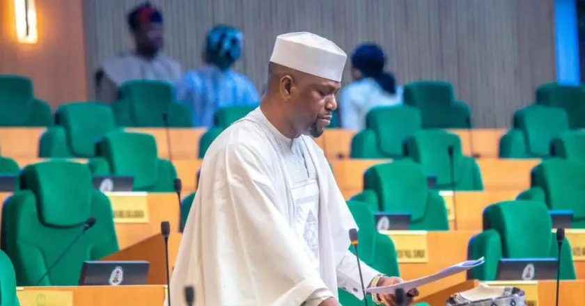 BREAKING : PDP Lawmaker Defects to APC