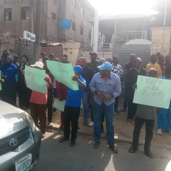 Abuja on Edge as Striking Workers Hurl ‘Ole’ at Wike, Pursue His Convoy {VIDEO}