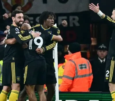 Man United Edge Arsenal 3–2 to Spark Title Race