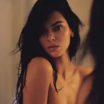 Supermodel Kendall Jenner str!ps off her underwear after denying cosmetic surgery rumors (Photos)