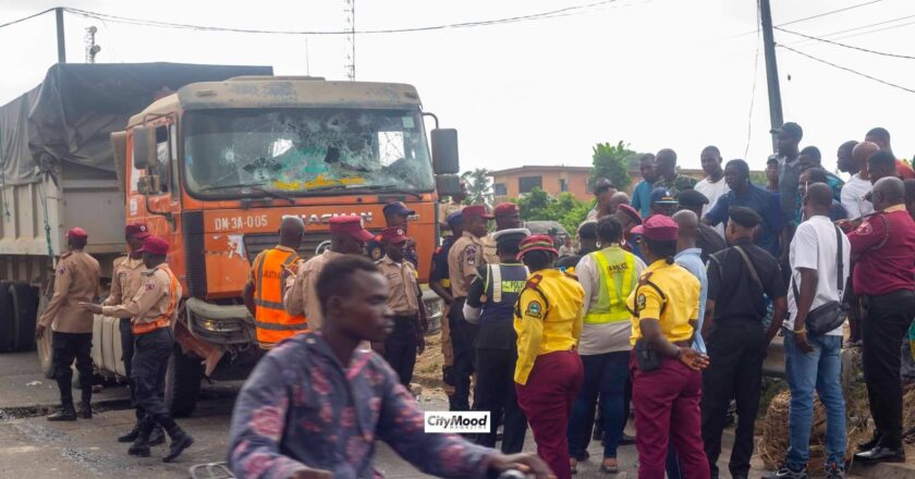 Truck crushes LASTMA officer and two motorcyclists to d3ath