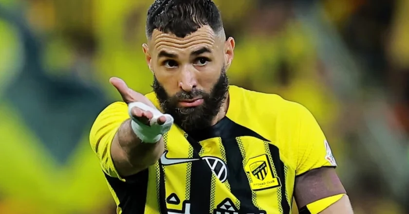 Al-Ittihad Fans Set Benzema’s Jersey Ablaze After Surprise Switch to Al-Hilal {VIDEO}