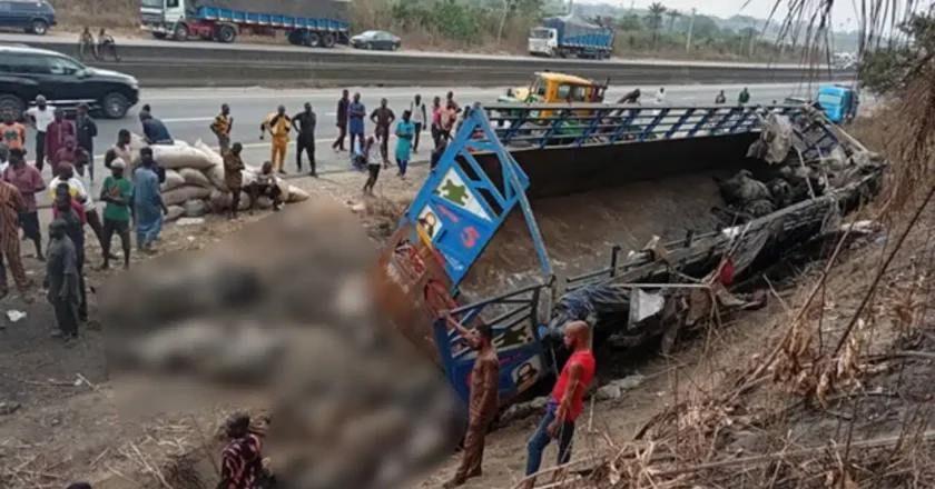 Six Killed as Speeding Trailer Crashes on Lagos–Ibadan Expressway
