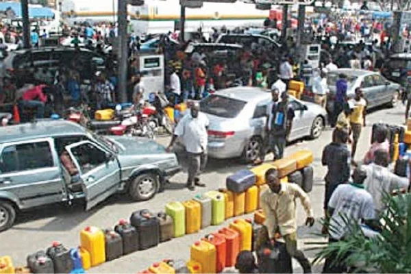 Petrol Price Increase: Long Queues Return as Motorists Rush MRS Stations Selling PMS Below ₦1,000