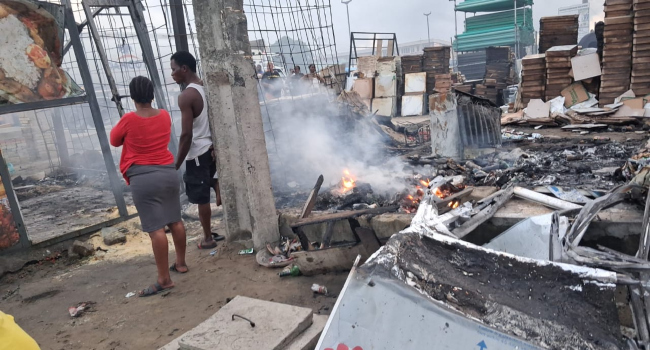 SAD : Power outage hits Lagos communities in Lekki Epe express way after Gas tanker explosion {VIDEO}