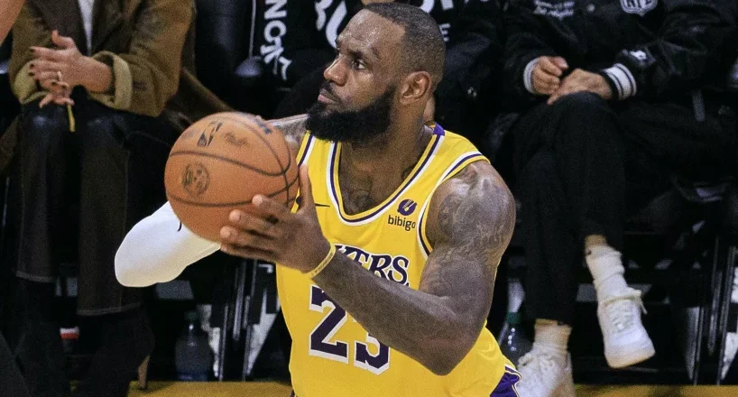 LeBron James breaks NBA all-time field goal record