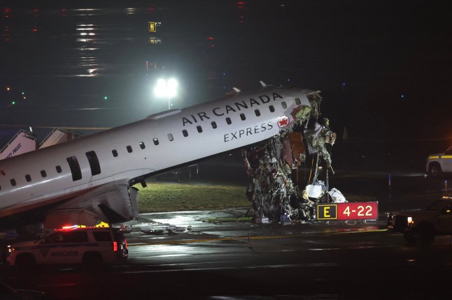 Two k!lled after plane collides with a fire engine at New York’s La Guardia airport
