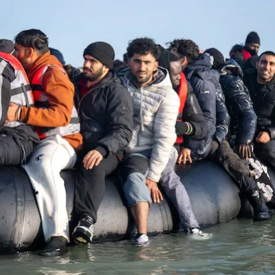 Illegal migrant families to be paid up to £40k to leave UK within a week