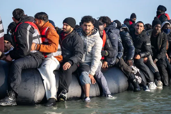 Illegal migrant families to be paid up to £40k to leave UK within a week