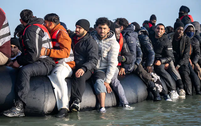 Illegal migrant families to be paid up to £40k to leave UK within a week