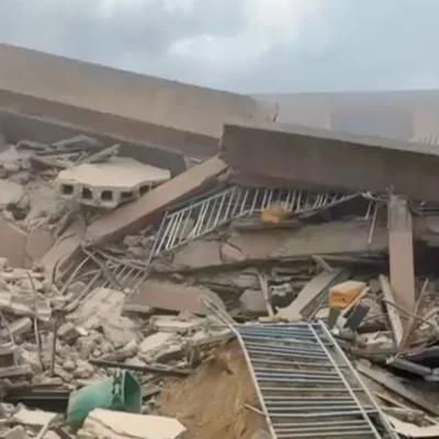 Students escape de@th as school building collapses in Lagos