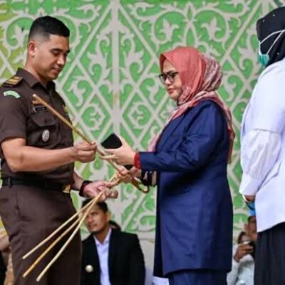 Reaction as Indonesian couple receives 100 lashes each for premarital s3x