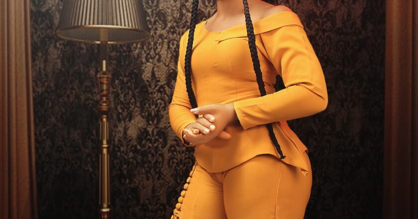 Bearded Nigerian woman fumes at people who address her as ‘Nne’ while questioning her gender