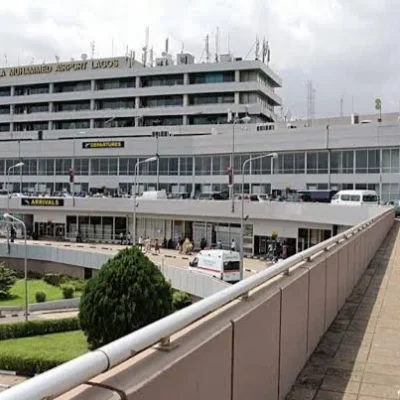 Airport staff returns $1,700, passports to passenger at Lagos airport