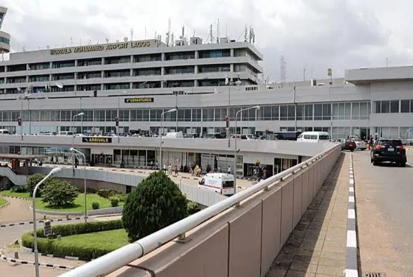 Airport staff returns $1,700, passports to passenger at Lagos airport