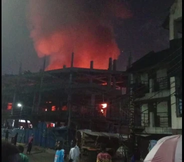 Panic as fire guts Yaba market in Lagos