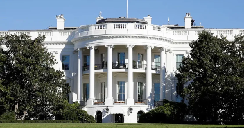 White House briefly secured after shooting near Washington Monument
