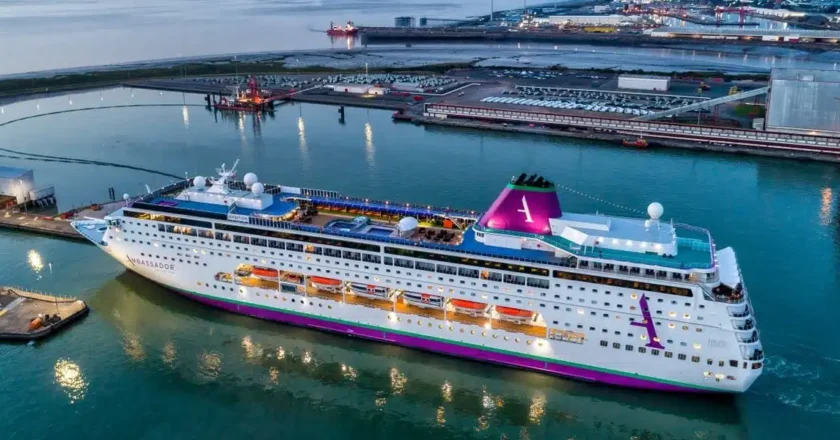 Passenger de@d and 2,000 in quarantine on cruise ship after ‘norovirus outbreak’