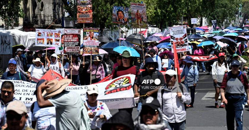 Reaction as Mexican teachers threaten World Cup protests over salary proposal