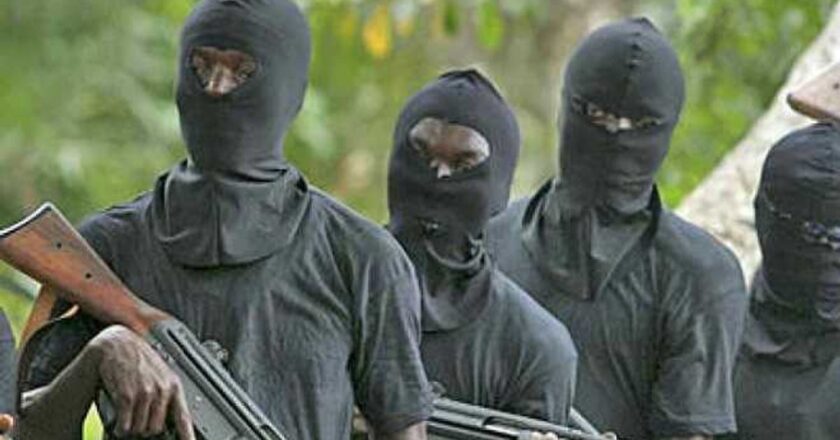 BREAKING : Gunmen attack police base in Kwara, kill three