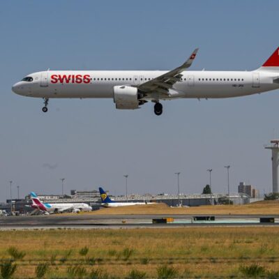 Man allegedly s£xually abused sleeping woman on flight then leaves her creepy note