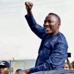 Scenes from the protest at Omoyele Sowores court hearing this morning {VIDEO}