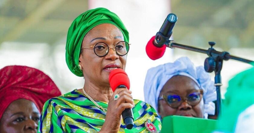 “It doesn’t take a lot of money” First Lady Remi Tinubu urges poor Nigerians to start small businesses selling akara, corn, kuli-kuli
