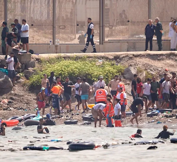 UPDATE : Spain Reports 49,000 Moroccan Migrants Crossed into Ceuta in a Single Day