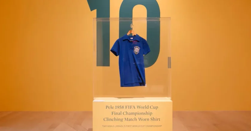 Pele’s World Cup jersey fetches $4.9 million at US auction