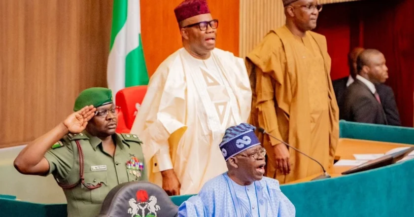 DRAMA : Tinubu, Ministers Recite Old National Anthem During FEC Meeting {VIDEO}