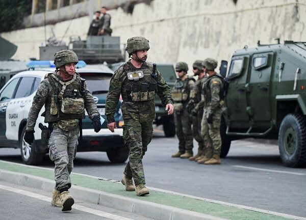 UPDATE : Military escort migrants back to Morocco from Spain’s Ceuta enclave